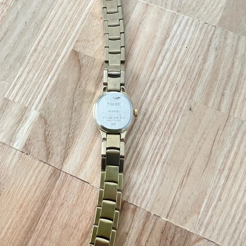 Timex ladies oval gold tone dress watch NEW BATTERY